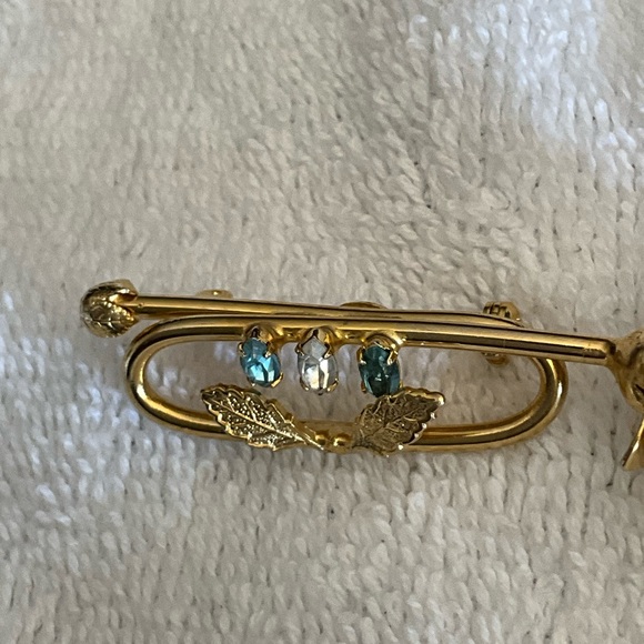 Kramer of New York Trumpet Coronet Brooch Pin Faux Pearl & Prong Set Stones - Picture 2 of 13